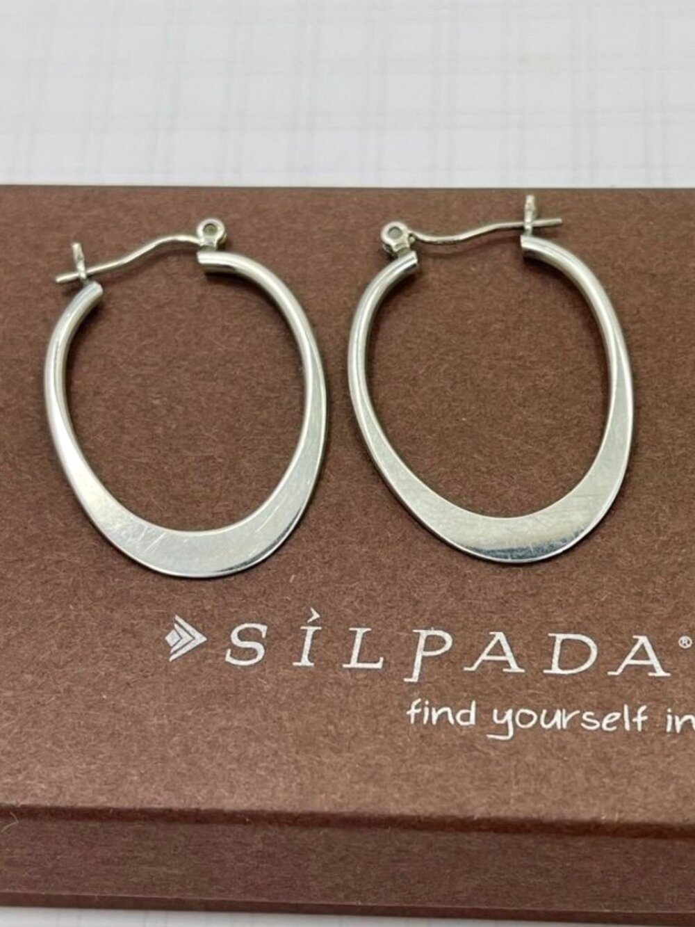 Retired Silpada P1099 Sterling Silver Oval Hoop Earrings 925 USA - Picture 2 of 6